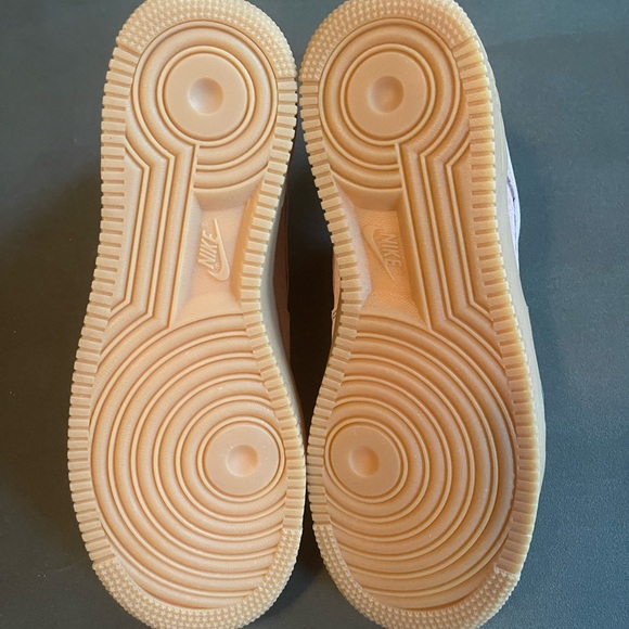 Nike Air Force 1 - Picture 4 of 6